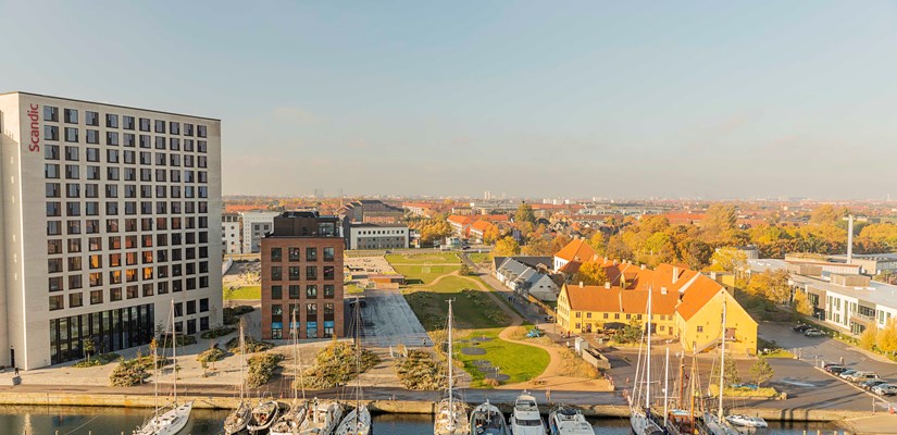 Scanport Glasværk og havn set fra Ferring Scanport Glasværk og havn set fra Ferring