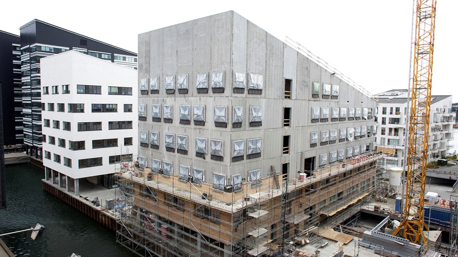 Råhuset af Pandoras nye hovedkontor set fra shoppingcenteret Fisketorvet Copenhagen Mall