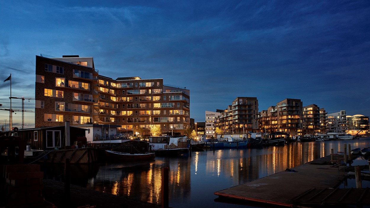 Aftenbillede af Skibbroen set fra Havnen