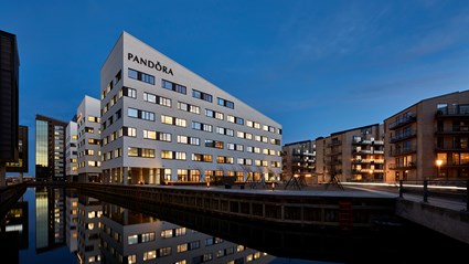pandora-københavn-danmark-domicil-i-skumringen