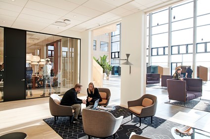 lounge-og-møderum-ved-atrium-sweco-københavn-denmark