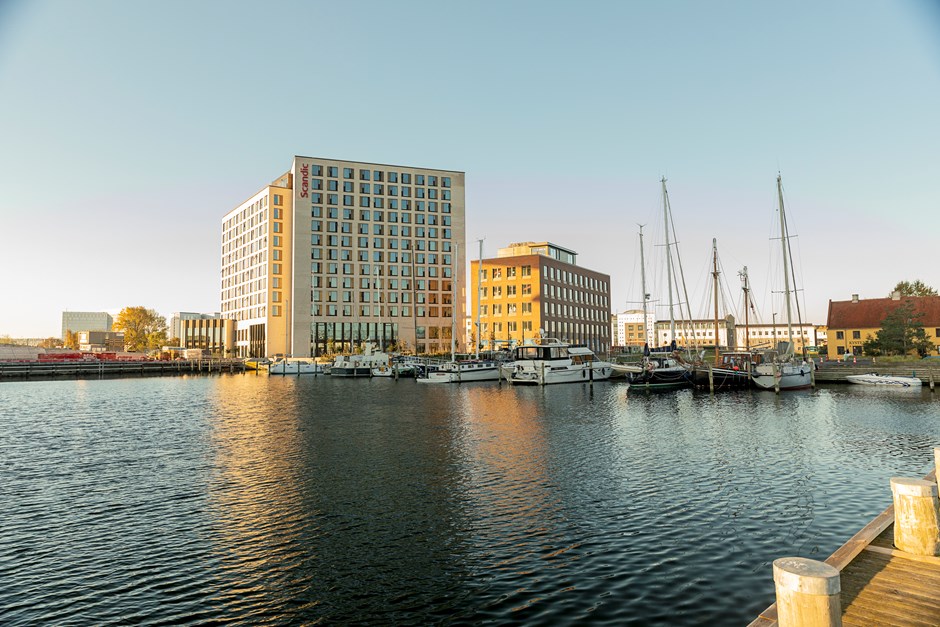 Scanport Glasværk-havn og hotel set fra Havnen